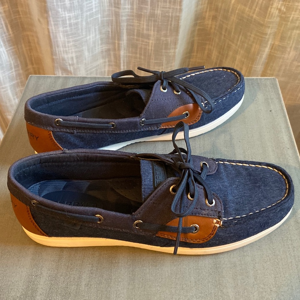 Sperry Navy Blue Boat Shoes Flats Lace Up size 9 Excellent Condition. Like NEW
